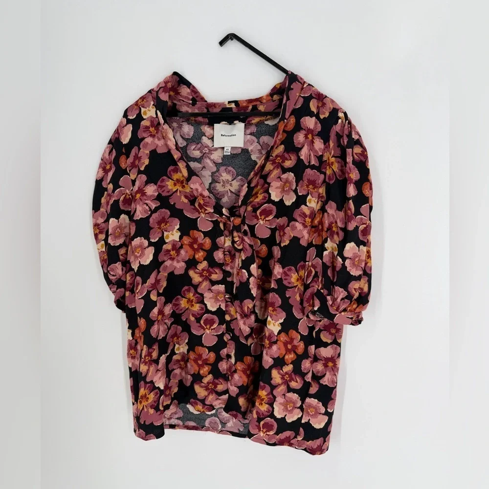 Reformation Joelle Floral Printed V Neck Tie Button Front Blouse Top In Pansy